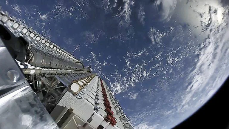 Analistii considera ca serviciul de internet Starlink al SpaceX este in sfarsit profitabil